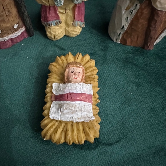 Midwest of Cannon, 6 piece Nativity Set - Picture 5 of 5
